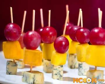 Канапе с виноградом, сыром и манго на шпажках – простой рецепт приготовления с пошаговыми фото