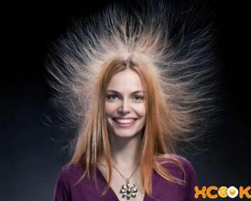 Волосы очень сильно электризуются и пушатся – почему и что можно с этим сделать в домашних условиях?