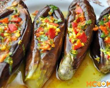 Пошаговый рецепт приготовления закуски из острых баклажанов с перцем и чесноком в домашних условиях с фото