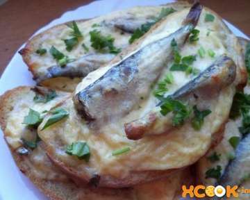 Вкусные горячие бутерброды со шпротами и сыром – пошаговый рецепт с фото, как запечь в духовке