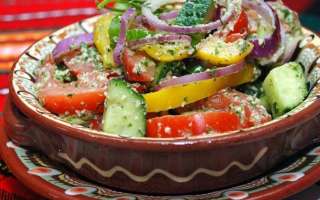 Вкусный овощной салат из свежих огурцов с грецкими орехами – приготовление в домашних условиях по простому рецепту с пошаговыми фото