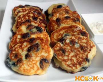 Пышные сырники из творога с изюмом – классический рецепт приготовления с пошаговыми фото на сковороде