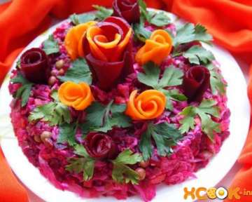 Вкусный овощной салат с декорои в виде роз — простой праздничный рецепт с фото