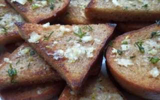 Домашние жареные гренки с чесноком на сковороде – пошаговый рецепт с фото, как сделать из ржаного хлеба