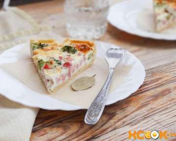 Как приготовить киш с овощами и колбасой?