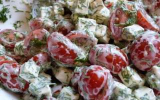Вкусный рецепт приготовления легкого новогоднего салата — Под снегом — с помидорами черри и мягким сыром