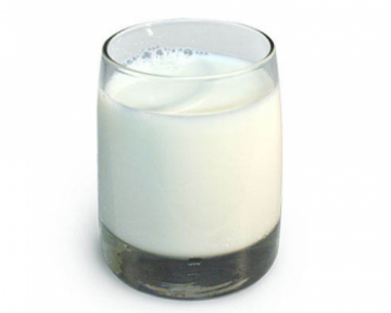 Характеристика пользы и вреда парного молока с фото, его жирность и пищевая ценность