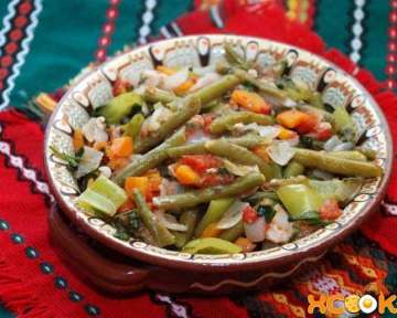 Рецепт приготовления с фото вкусной стручковой фасоли с тушеными овощами и зеленью в домашних условиях