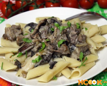 Говядина в сметанном соусе – приготовление по рецепту с пошаговыми фото с грибами шампиньонами на сковороде