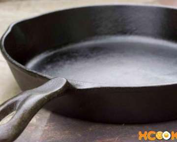 Как очистить чугунную сковороду от многолетнего нагара, черноты и ржавчины в домашних условиях?