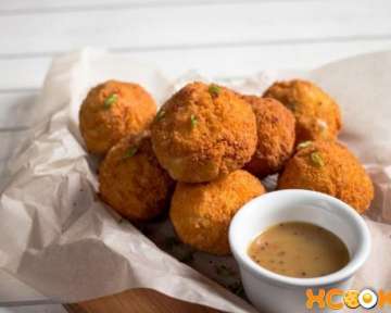 Простой рецепт с пошаговыми фото того, как приготовить домашние картофельные шарики из пюре во фритюре