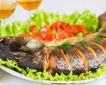 Как вкусно приготовить целого сазана в духовке