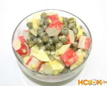 Вкусный салат с крабовыми палочками и горошком – рецепт с пошаговыми фото, как приготовить с вареным яйцом и майонезом