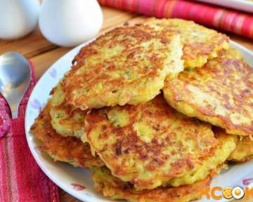 Рецепт с пошаговыми фото, как приготовить в домашних условиях вкусные картофельные драники с ветчиной и сыром на сковороде