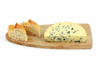 Описание пользы сыра с плесенью и фото этого французского продукта