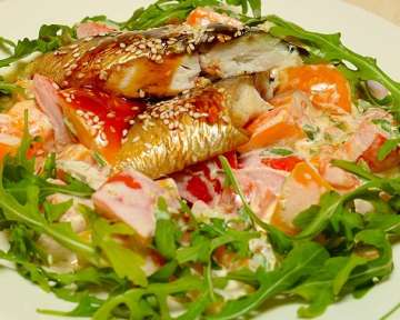 Салат из рыбы горячего копчения — пошаговые рецепты