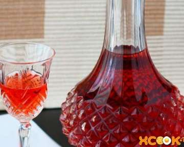 Рецепт, как в домашних условиях приготовить вино из войлочной вишни