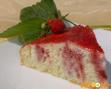 Домашний заливной пирог с клубникой и сметаной – как приготовить, простой рецепт с пошаговыми фото