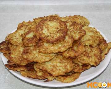 Драники из кабачков, приготовленные на сковороде – простой пошаговый фото рецепт