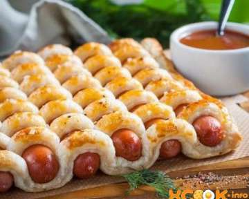 Пирог с сосисками из слоеного теста — пошаговый рецепт с фото