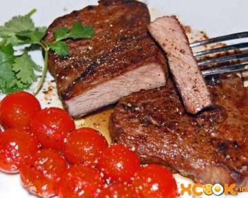 Рецепт с пошаговыми фото, как правильно и вкусно жарить бифштекс из говядины на сковороде