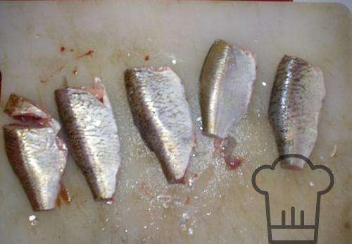 Как очистить рыбу от чешуи?