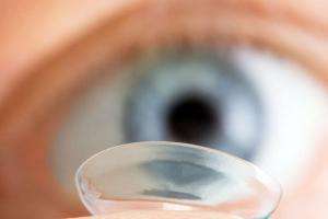 преимущество контактных устройств по коррекции зрения