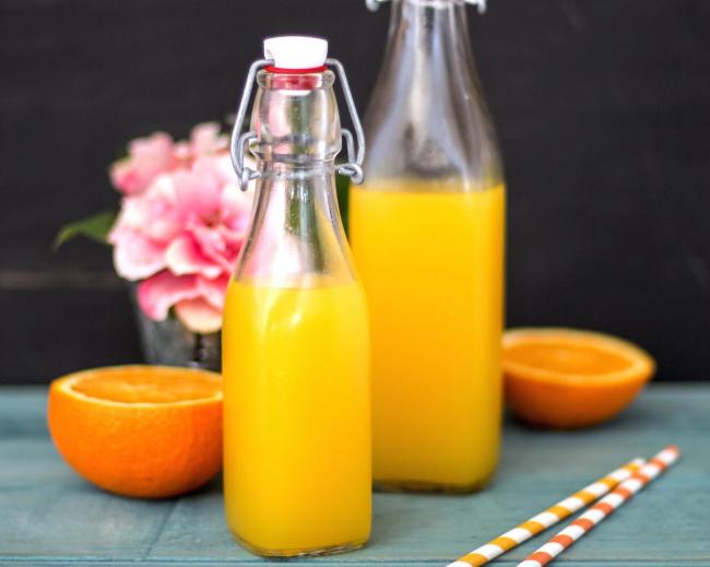 бутылки с апельсиновым сиропом