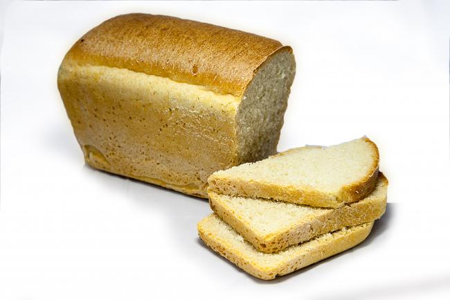 нарезанная буханка хлеба