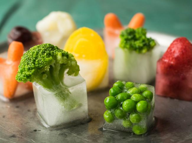 кусочки льда с овощами
