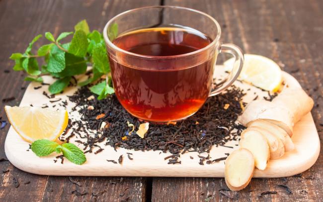 чай в стакане листья сушеные и свежие