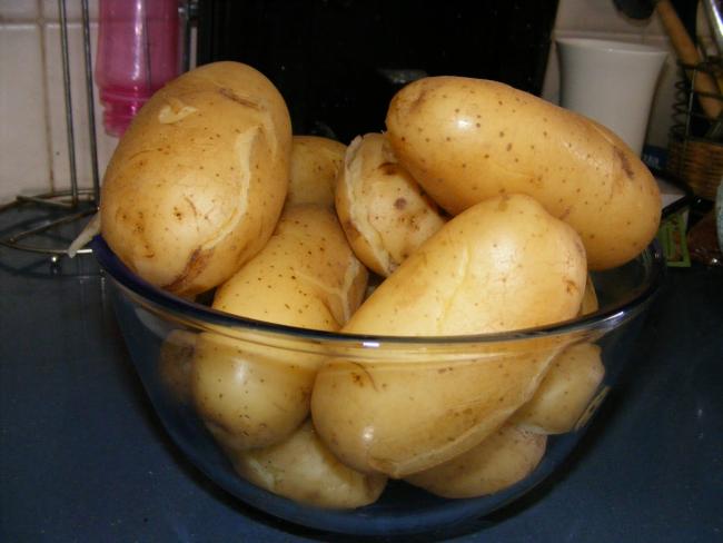 вареный картофель в мундирах