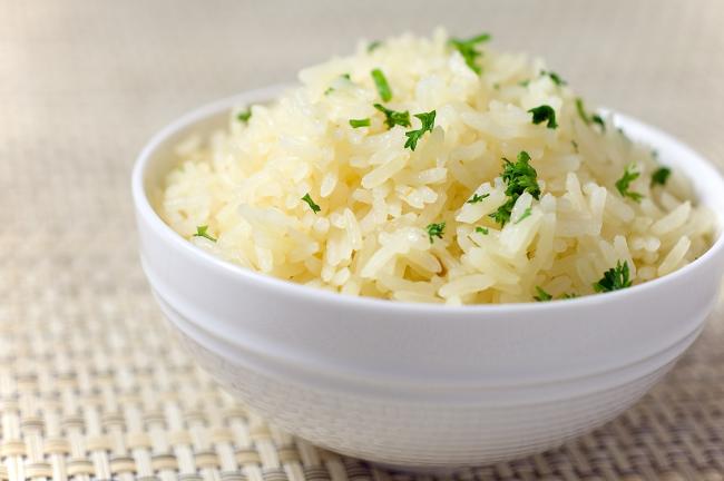 вареный рис с зеленью