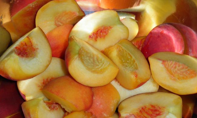 четвертинки персиков