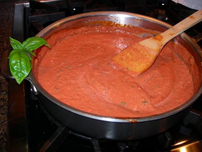 горячий сметанно томатный соус