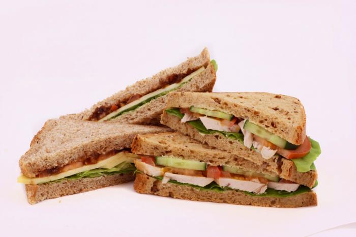 сендвич с серым хлебом