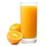 апельсиновый сок и апельсин в целом виде и в виде половинки
