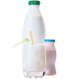питьевой йогурт в бутылочках и в стакане - фото на белом фоне