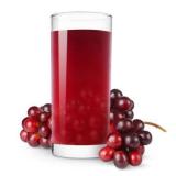 натуральный виноградный сок в высоком стакане