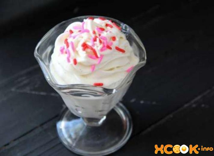 замороженный йогурт с ванилью