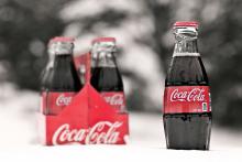 упаковка со стеклянными бутылками Coca-Cola