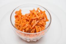 пиала с морковью по-корейски
