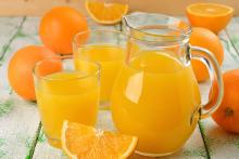 апельсиновый сок в графине
