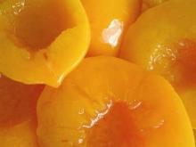 половинки абрикосов в сиропе