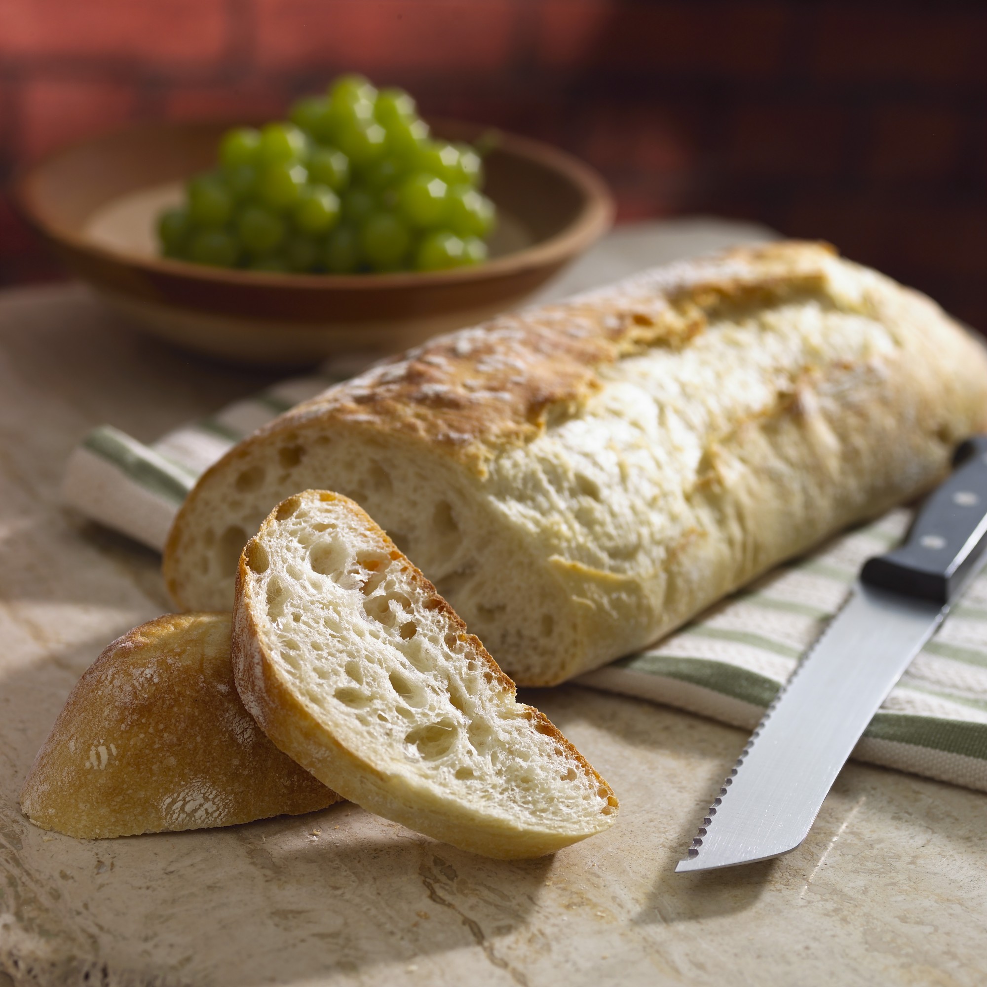 Итальянский хлеб рецепты. Итальянская чиабатта. Хлеб чиабатта. Итальянский хлеб чиабатта. Итальянская булка чиабатта.