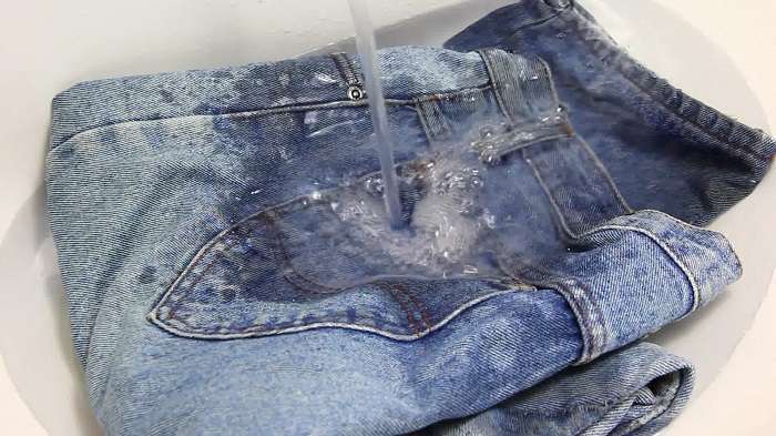 Как очистить джинсы?